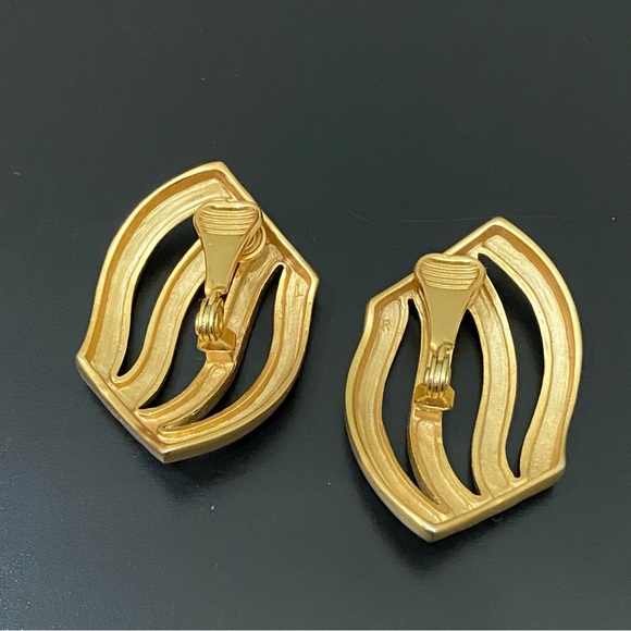 Unique Vintage 80’s Unsigned Gold-tone Sheet Runway Large Clip On Earrings 31g - Picture 9 of 14